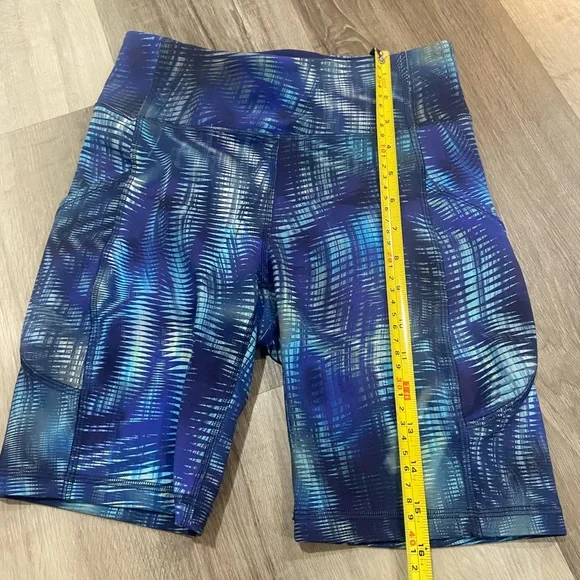 Lululemon invigorate High-Rise Short 8” size 6 and sport Bra 
Size 2 - Picture 7 of 8